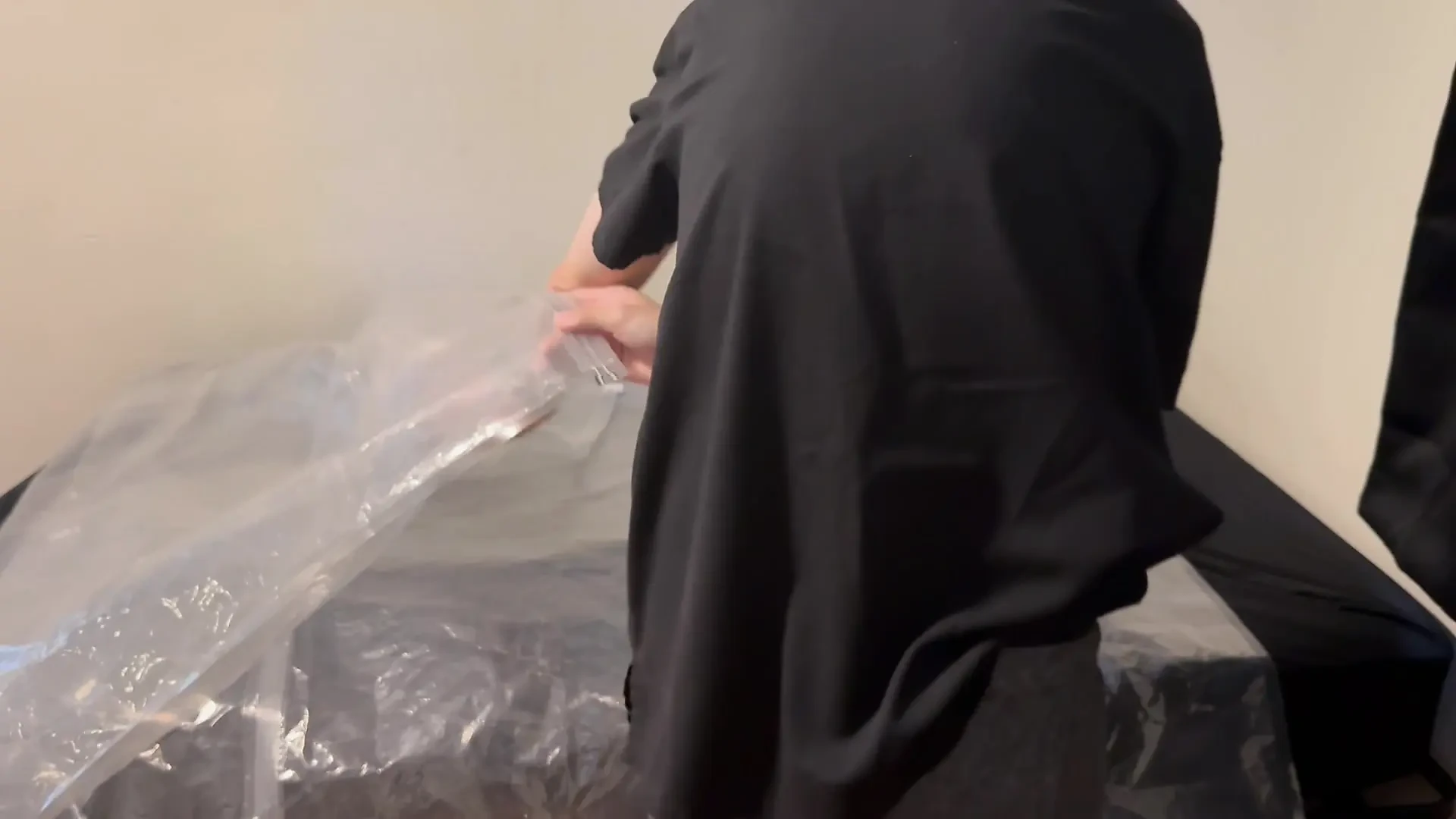 18 Σεπ 2025 - VacΣυσκευασμένο στο μακρύ φουσκωτό χειμωνιάτικο παλτό μου, κουκούλα από λάτεξ και σωσίβια