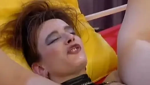 Diese beiden lesben aus Deutschland sind hier, um spaß mit großen spielsachen zu haben