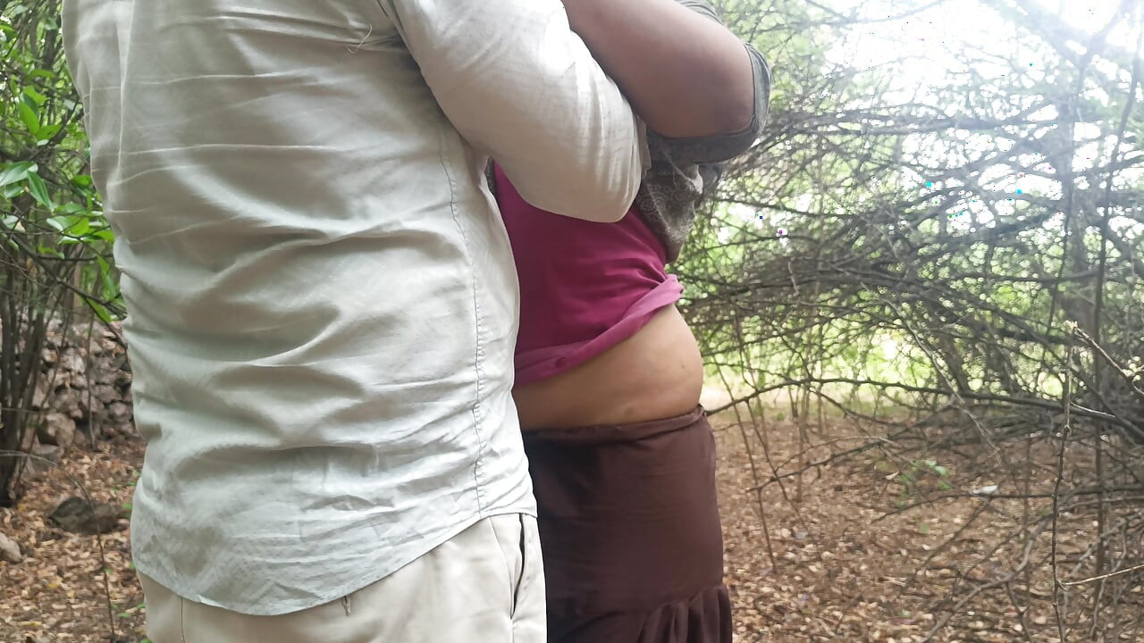 Housewife outdoor sucking cock