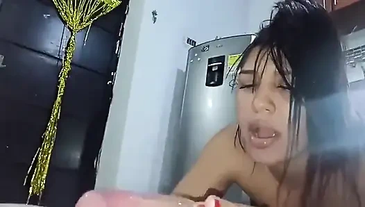 Колумбийская подруга, которую я встретил в автобусе была потеряна, и я помог ей добраться до места назначения и в качестве спасибо она дала мне ее использованную