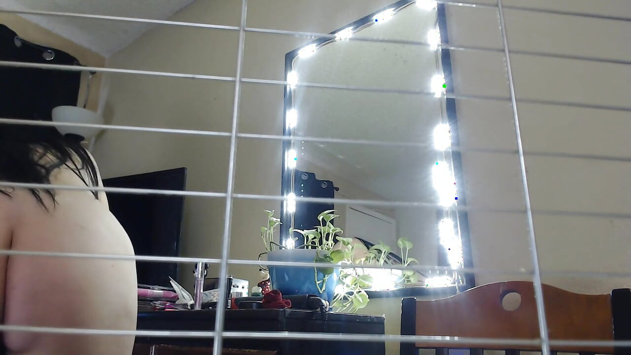 Elle se fait éconcer dans une cage