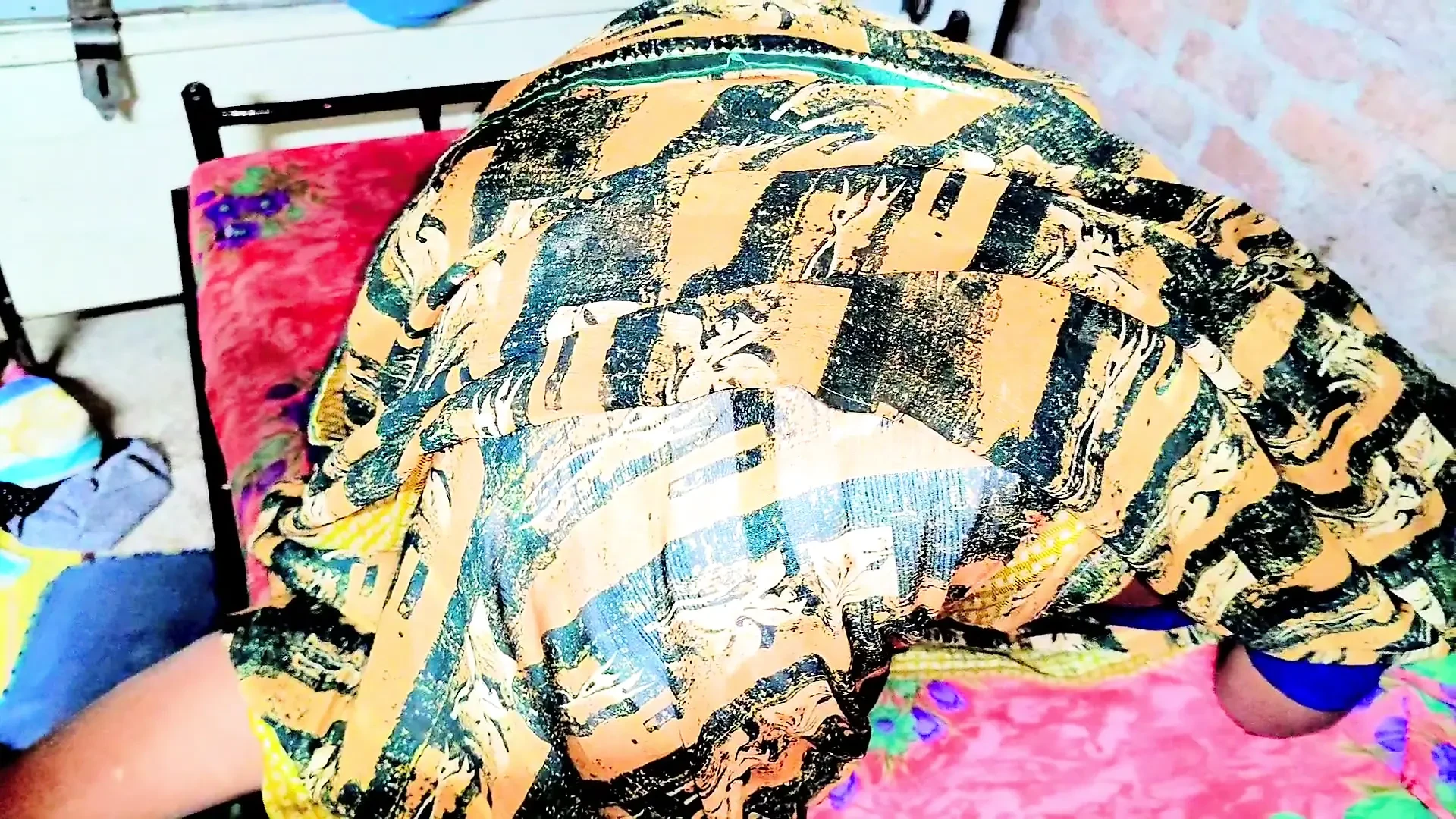 Alvido Virgin porno onlayn