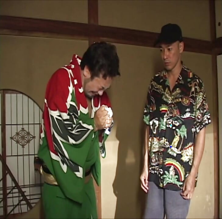 P135G05 masa-masa indah era showa! Bertaruh semuanya di toko chindon!? Sebuah drama sensual yang sedikit erotis antara seorang pria dan seorang wanita!