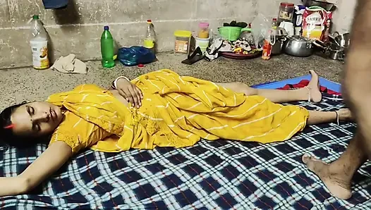 Desi bhabhi ki padosi ne chudai karke rula diya