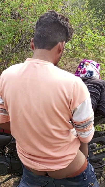 Indian Village Desi - Pooja Shemale & Boyfrend Coming Jungle Outdoor And Stop Bike One Place And Pooja Fucking Boyfrend Ass. | Clip 1