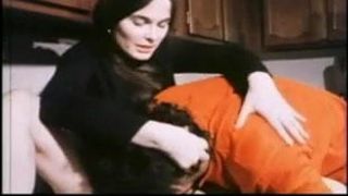 Tina Russell como empregada que é fodida (1971)