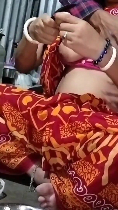 Key moment from "Sali jub soaur ghore se Jamai daa k ghor gaye tub Usko Ekela Ghorme Without Condom pe Choda"