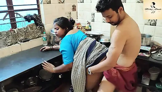 KHANA BANANE WALI KO MALIK NE KITCHEN ME CHOD DALA MALKIN KE NA REHNE PER