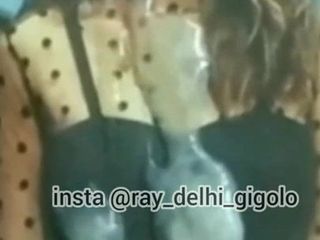 Homo Indische man masturbeert en enorme cumshot