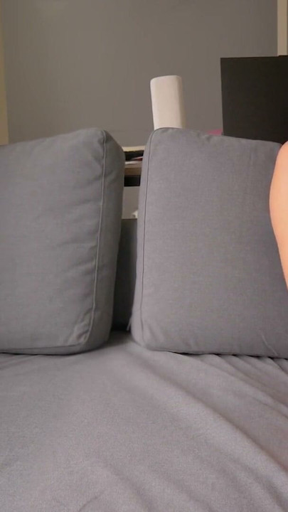 Lesbienele se uita una la alta masturbandu-se, 2 orgasme - ProgrammersWife | Clip 1