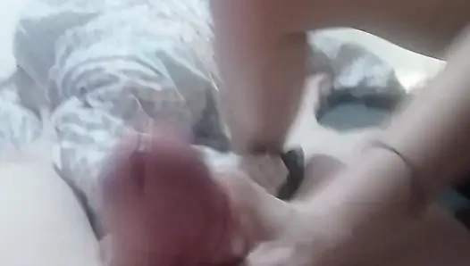 Reibe meinen großen kitzler mit seinem schwanz, bis er kommt