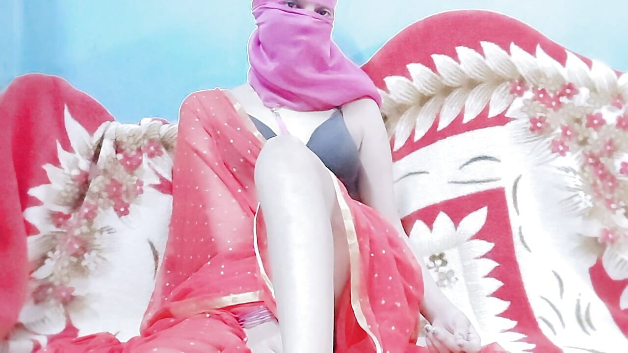 Wanita itu hidup bersendirian, jadi dia berasa seperti berkongkek