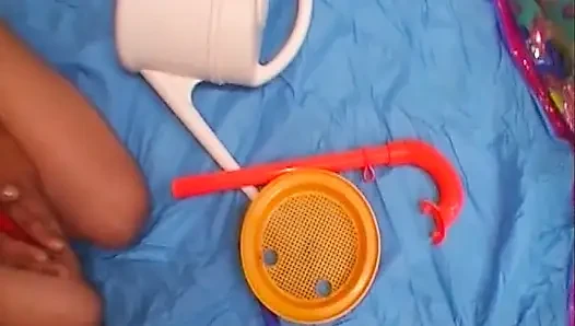 Sevimli Fransız genç kız dolu paketleyiciye binmeyi seviyor