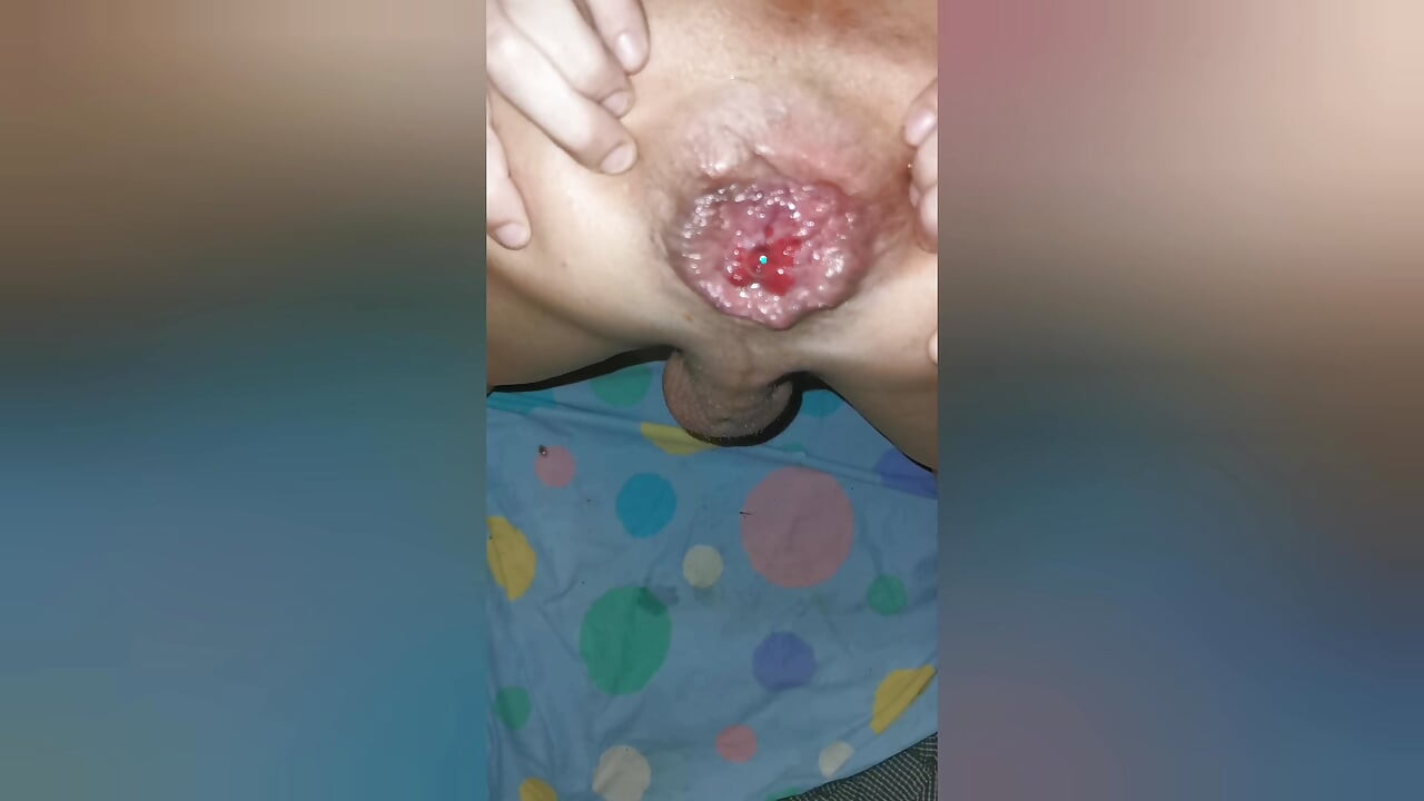 Sissy banh đít cô ấy trên lỗ đít quá lớn đối với cô ấy