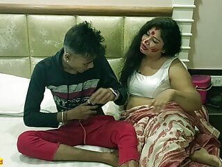 Indische Bengaalse stiefmoeder eerste seks met 18 -jarige jonge stiefzoon! met duidelijke audio