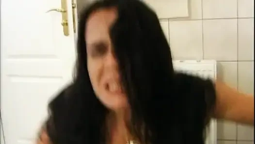 Tante seksi dengan tubuh aduhai dientot habis-habisan sama kontol besar sampai dicrot di dalam