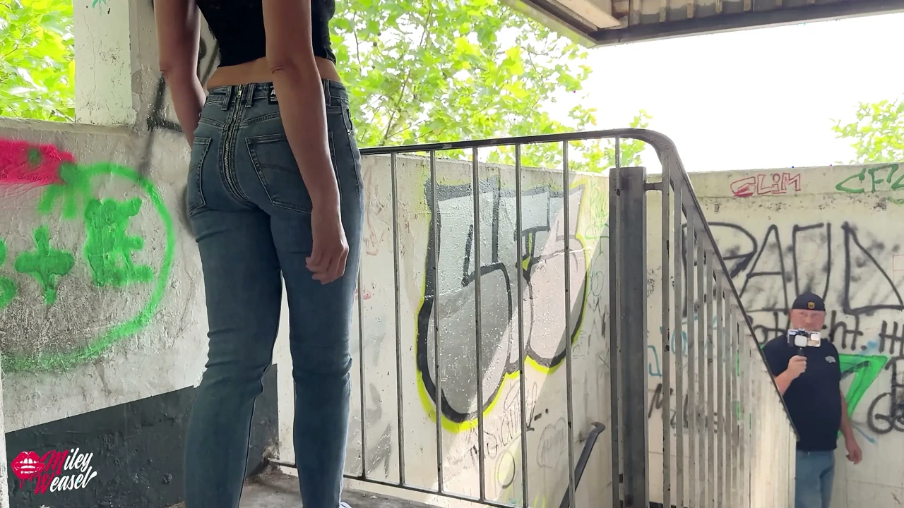 Horny Blonde in Fuckme Jeans Lets Stranger in the Ass in the Parking Garage
