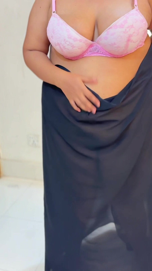 Big Boobs Hot Stepmom front of stepson to seduced him by naked body show