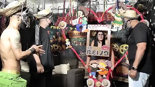 Orgy in Arraial with the Right to Cum in the Mouth of the 3 Friends