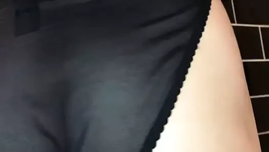 crotchless külot pissing