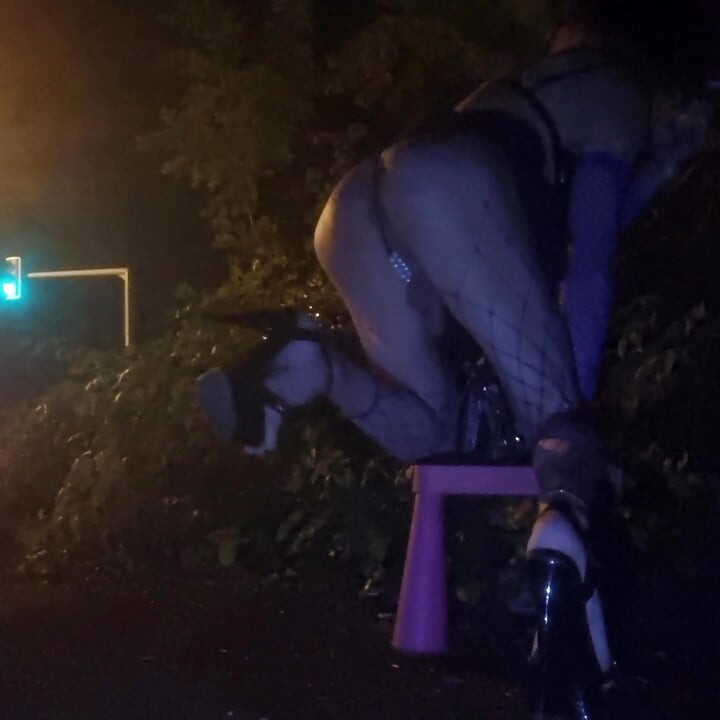 A Whore in a Mini-Skirt Ras du CuL, on the Edge of the🛣Nationale 7 in BRUNOy. 2H00 VaneSsaBiTCHx PariSChienneTrvprod⁹¹