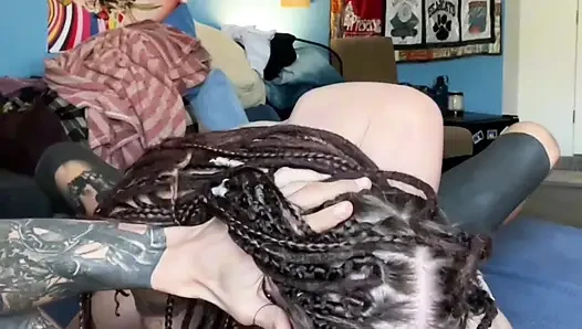 Rekaman seks pasangan asli sama kontol besar ayahnya dan kado si gadis alt rusia salem sampai dicrot di dalam berkali-kali