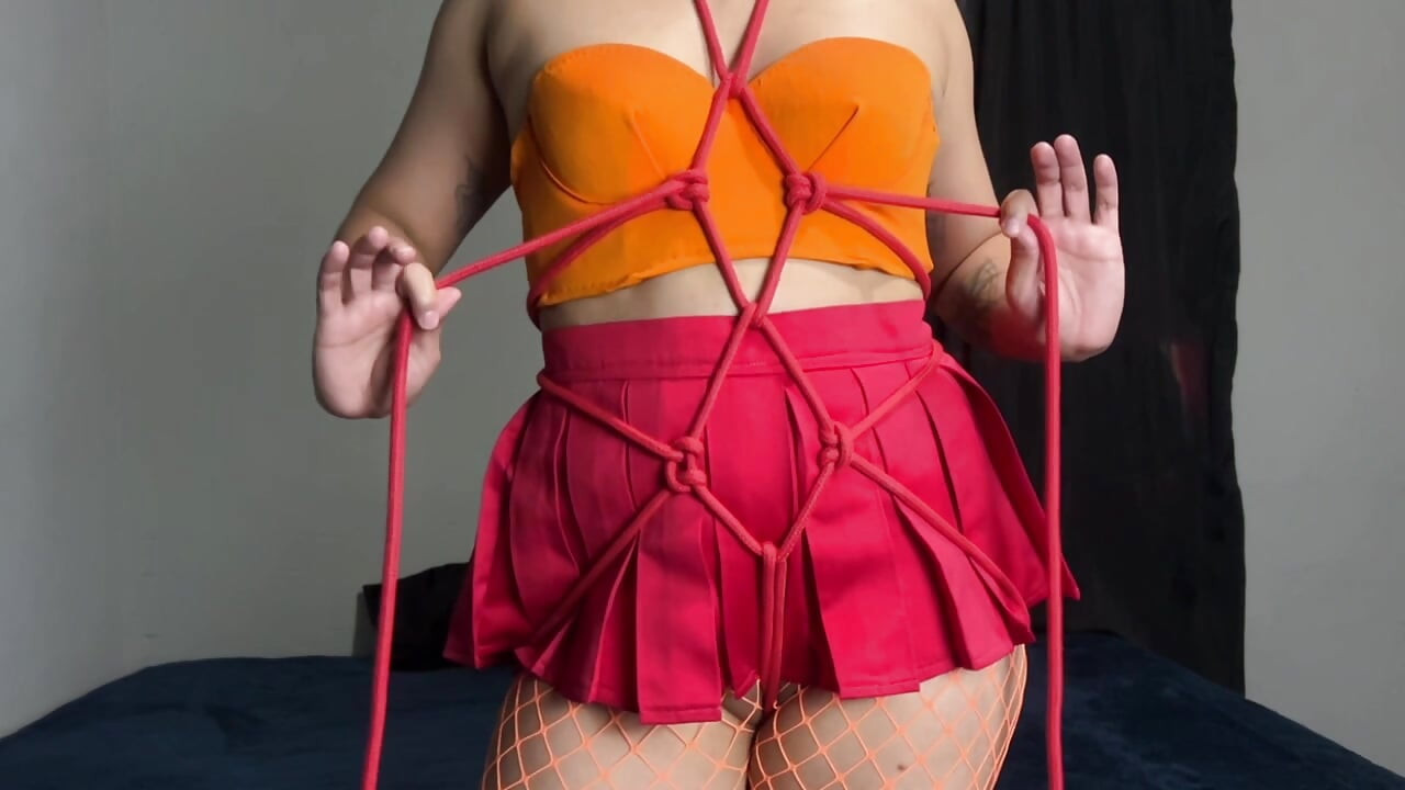 Velma Gives Herself Pleasure Until She Cums / Astarioth