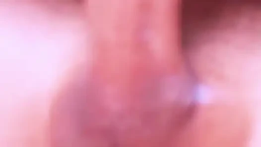 Derine biniyor ve son dökülmeye kadar yarağının üzerinde zıplıyor.