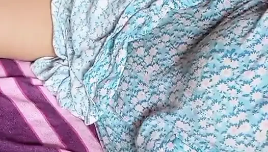 Aktris Sri Lanka Anne lagi asik mainin memek dan toket besar alaminya di malam hari