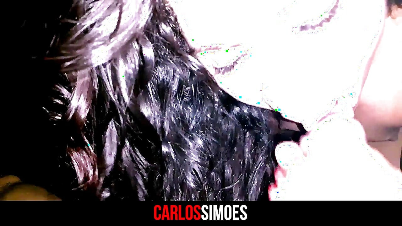 Bare koolhon ka malik baithta hai aur lnd par matkata hai