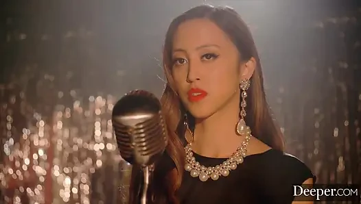 Derin. Ateşli şarkıcı Alexia Anders Anton'un büyük zenci karşı koyamıyor