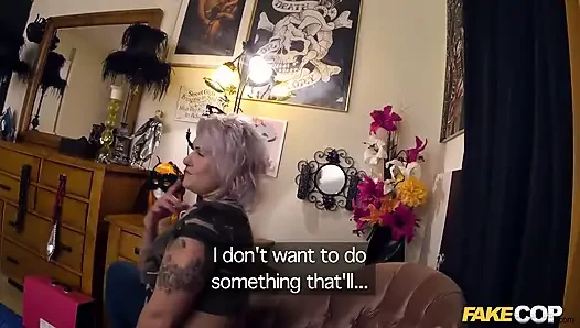 Fake cop - Tallulah neckt ink und wird tief in den arsch gefickt