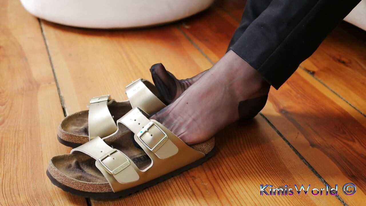 Minimalistic Nylon Moments - Dangling & Shoeplay