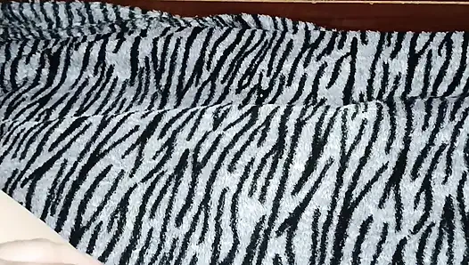 Homemade Masturbation in Front of the Mirror Without Taking off Her Panties