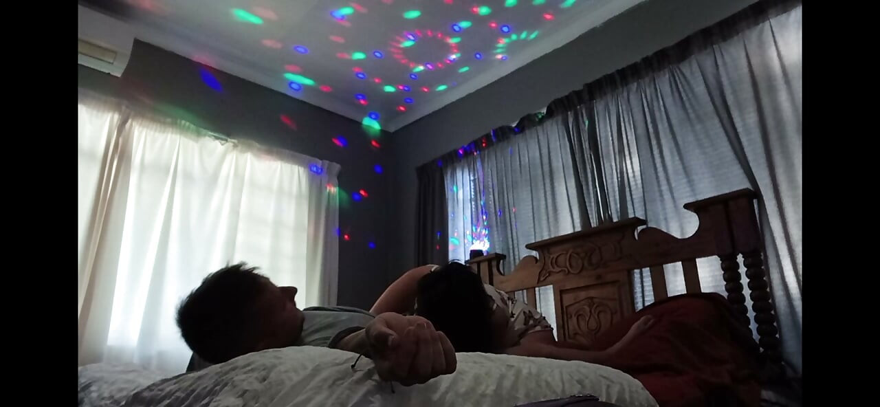 Üvey kız kardeşimi kocası işteyken sikiyorum