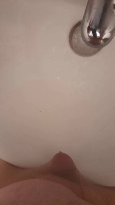 fat pig pisses