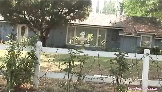 Neighborhood slut Lela Star fucks and creamed good