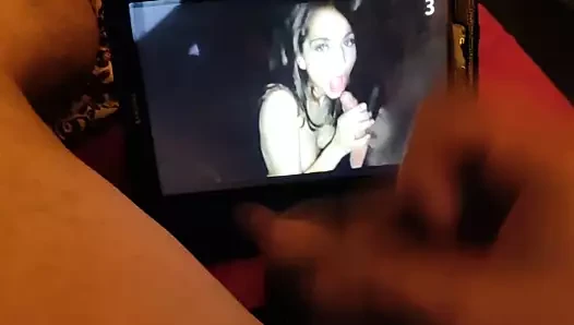 私のぼろパンティーを濡らす
