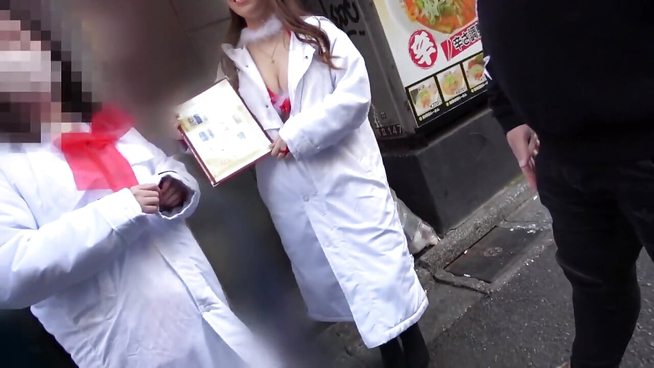 Partie 1, des tétons sensibles pour jouer avec tout ce que vous voulez ! Un corps en bonnet G est inéquitablement érotique