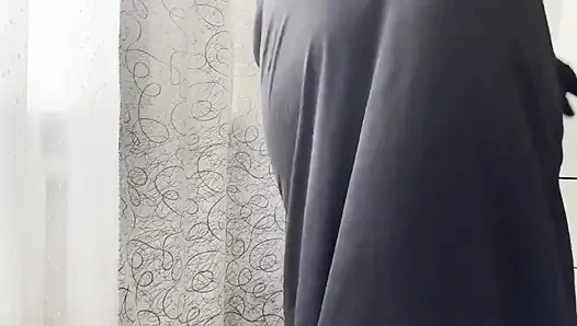 Ateşli Cezayirli orta yaşlı seksi kadın temizlik yaparken azıyor