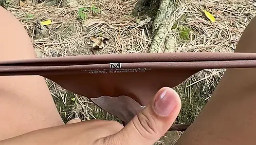 Я непослушная девочка, мне очень нравится чувствовать свои пальцы внутри моей большой влажной вагины, хехе-хе-хе.