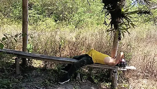 Трахаю мою мачеху с большой задницей в лесу