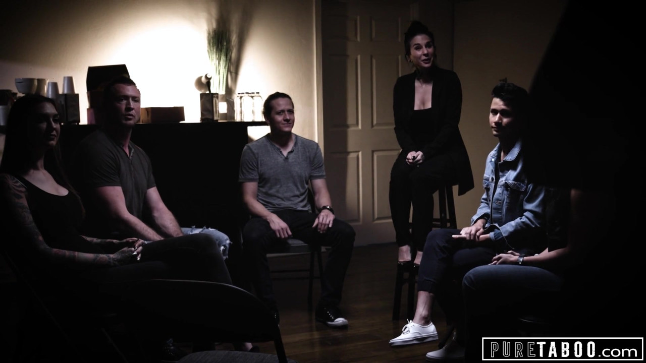 純粋なタブー、セクシートランスガールが悲しみの男をやる