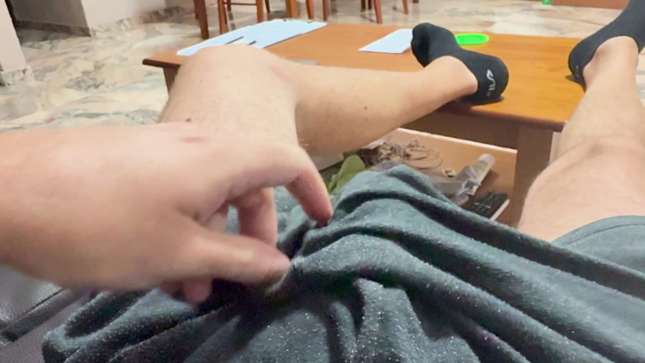 穿着短裤的饥渴