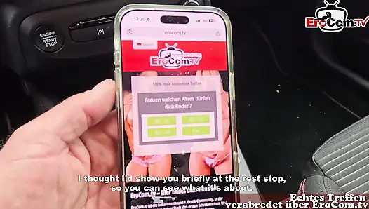 Alman Squirt Queen, tren istasyonunda kullanıcı tarafından alındı ve prezervatifsiz sevişildi