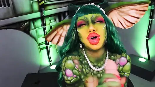 Gremlins | Monster Stepmommy Loves U!! Greta Cosplay