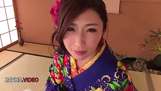 Ayumi shinoda nyepong kontol luar biasa sambil pakai kimono menggoda di webcam