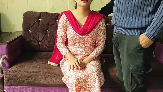 Der indische desi-teenager saara wurde verführt, als eine freundin ihr eine sexgeschichte erzählte