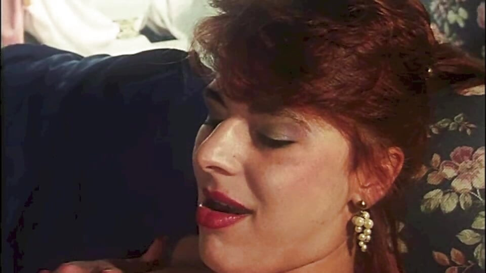 Dlakava kurva iz 90-ih uživa u dvostrukoj penetraciji