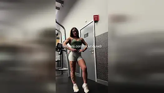 Teen enthüllt muschi auf Insta Live